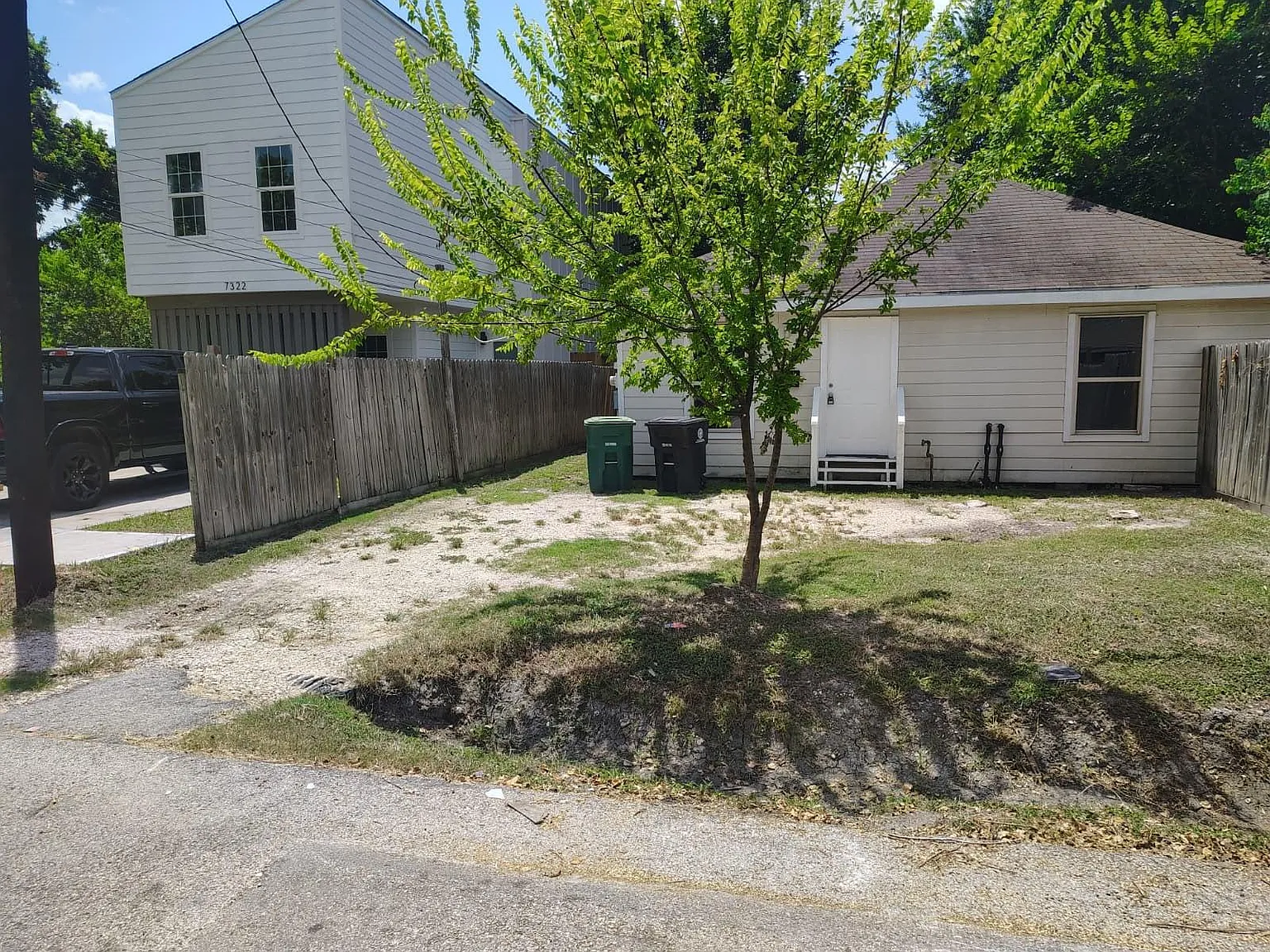3 bed, 1.0 bath, 1280 sqft, $1,400 — Photo 3