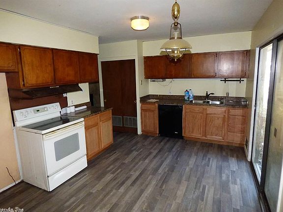 4th image of 93 Powhatan Dr