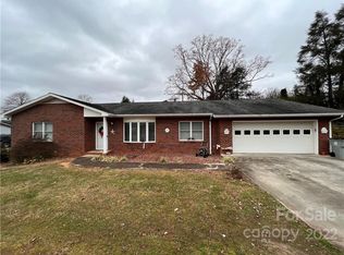 1006 Garden St SE, Lenoir, NC 28645