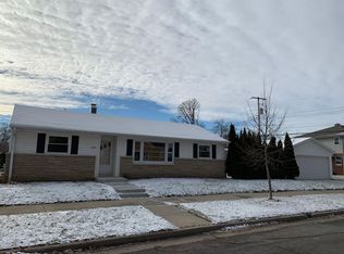 7209 W Lakefield Dr, Milwaukee, WI 53219