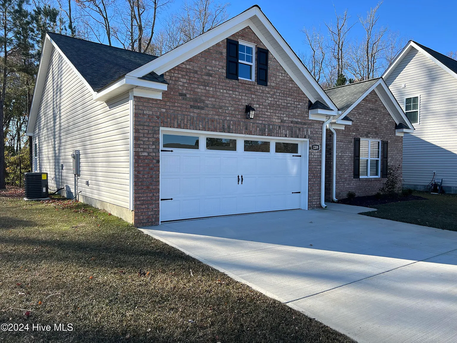 3 bed, 2.0 bath, 1700 sqft, $2,250 — Photo 2