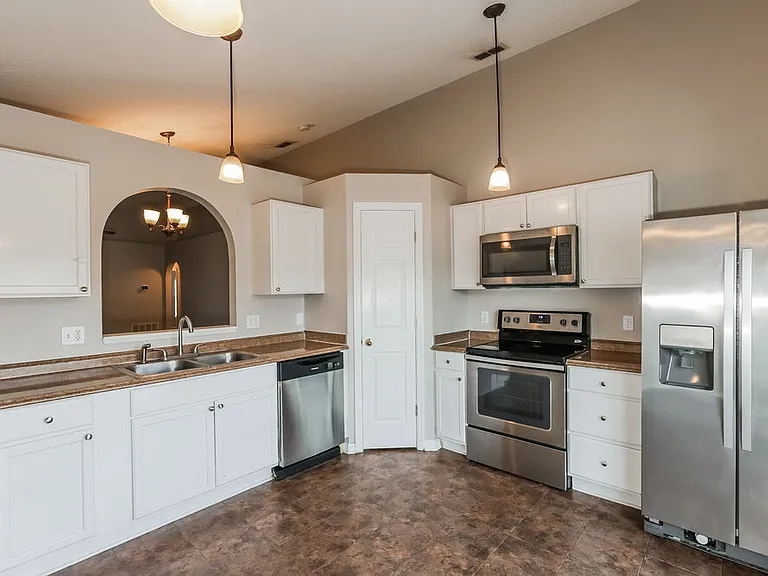 5919 Lake Front Dr — Photo 6