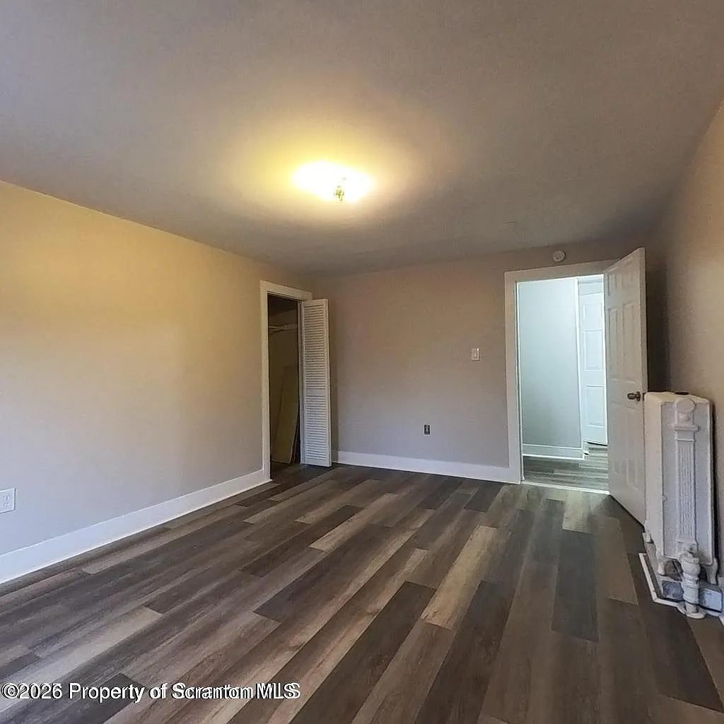 2 bed, 1.0 bath, 1100 sqft, $1,200 — Photo 2