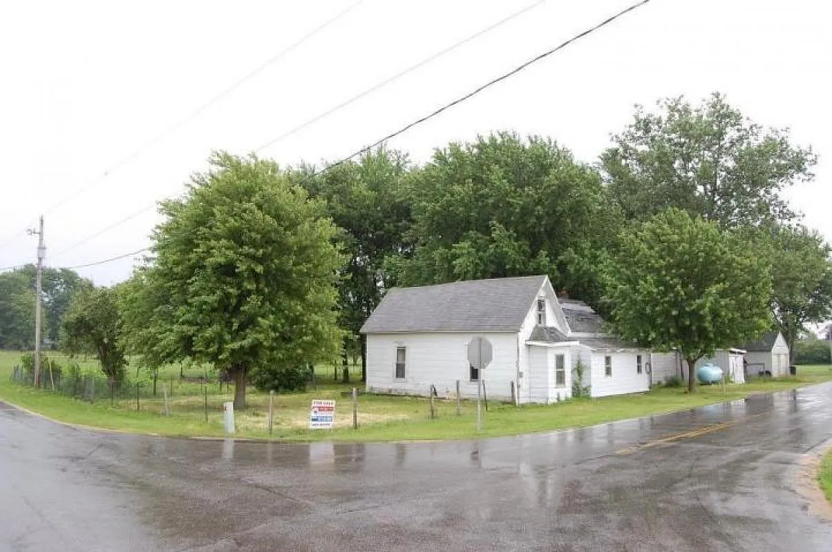 12664 Bell Rd photo 1