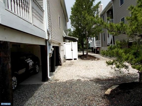 3rd image of 203 25th St