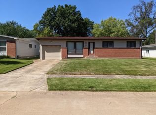 16 Ronda Dr, Florissant, MO 63031