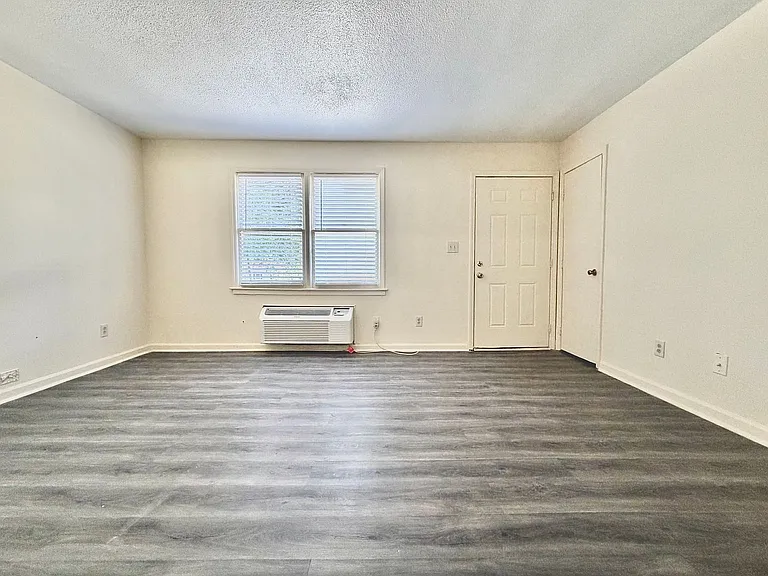725 N Privette St — Photo 4