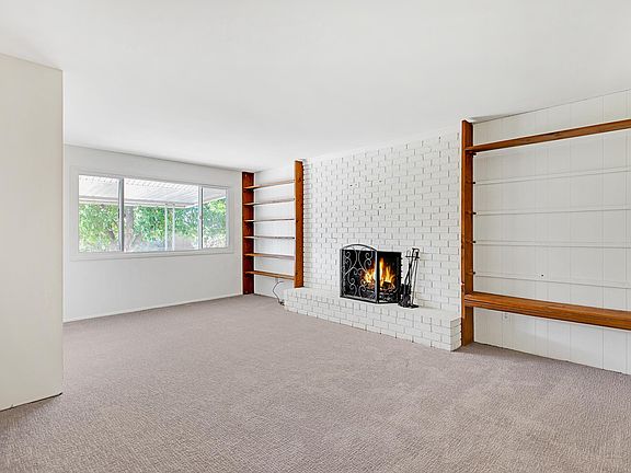 5th image of 1036 E Geneva Dr