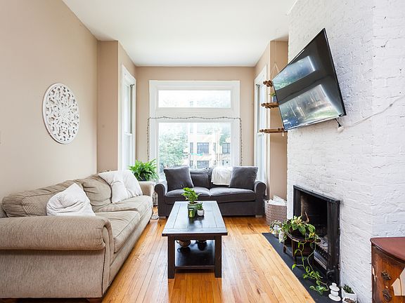 3rd image of 827 W Wrightwood Ave APT 2