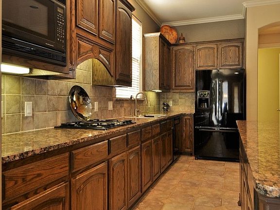 5th image of 805 Stillwater Ct