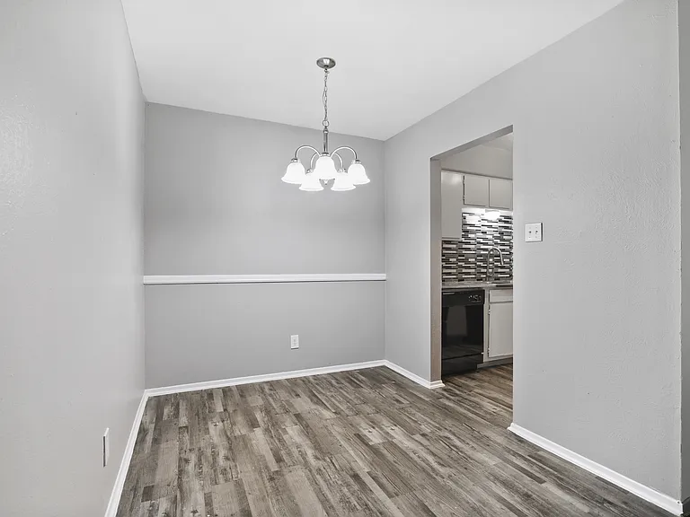 Kingswood Apartments — Photo 4
