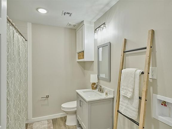 3rd image of 309 S Magnolia St #309