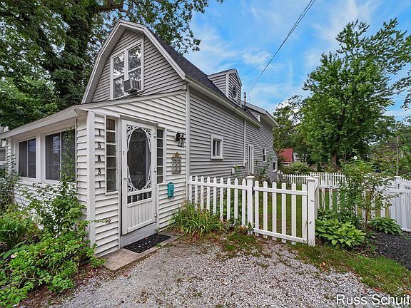 4th image of 15831 Cherry St
