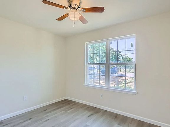 4th image of 223 Anderson Ave