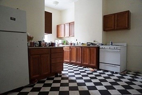2nd image of 40 Gardner St #1