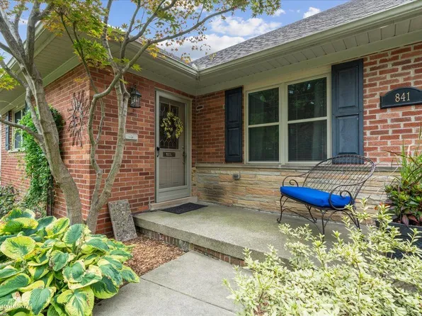841 Washington Rd, Grosse Pointe, MI 48230