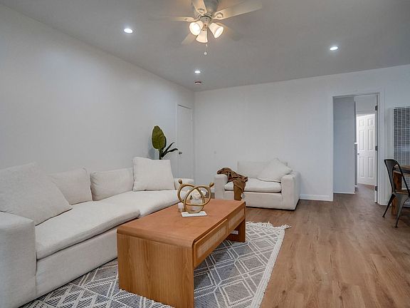 4th image of 11731 Kittridge St APT 3