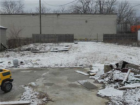 3rd image of 2773 N Joyce Ave
