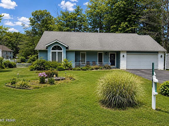 3rd image of 3209 Evergreen Cir