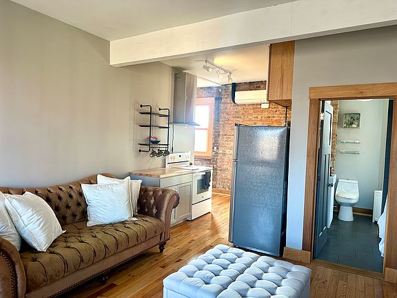 3rd image of 26 E McMicken Ave #3