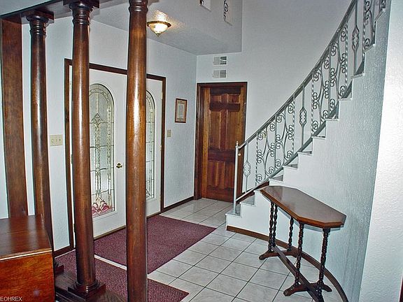 2nd image of 204 Sunrise Dr
