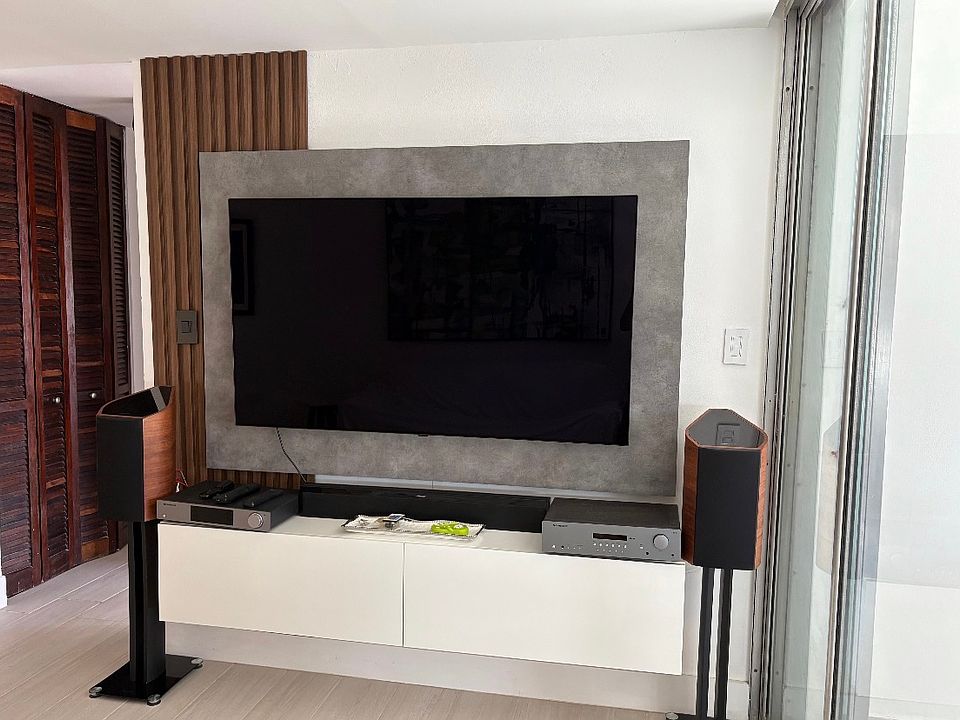 1st image of 54 Condado #901