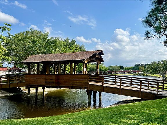 2nd image of 207 Cape Cod Cir #207