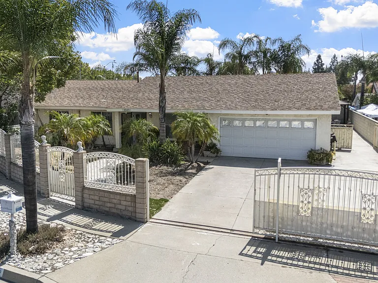 8523 Jasper St — Photo 1