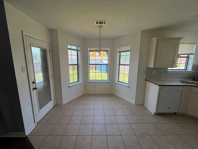 102 Rosebud Cir — Photo 14