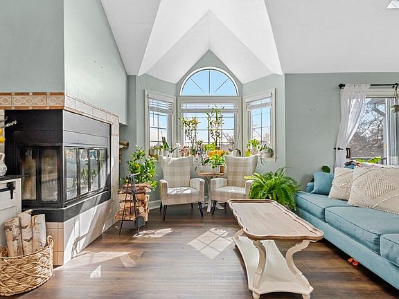 5th image of 121 Tall Oaks Dr Unit E