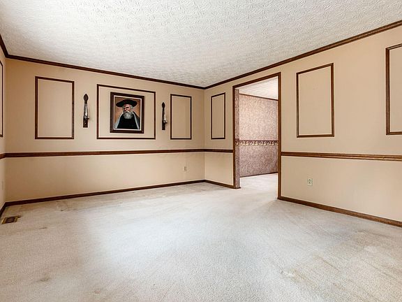 2nd image of 2145 Ladue Dr