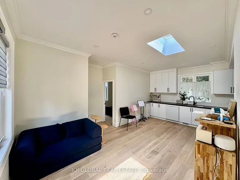 57 Threadneedle Cres — Photo 13