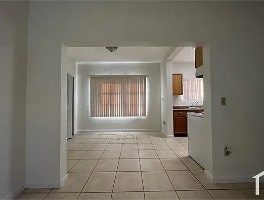 202 SW 17th Ct — Photo 5