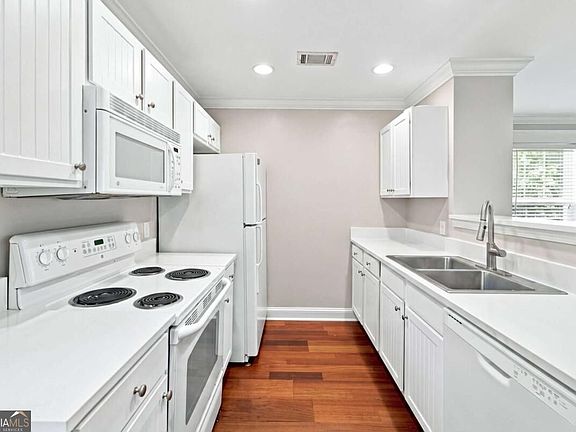 5th image of 1035 Barnett Shoals Rd APT 452