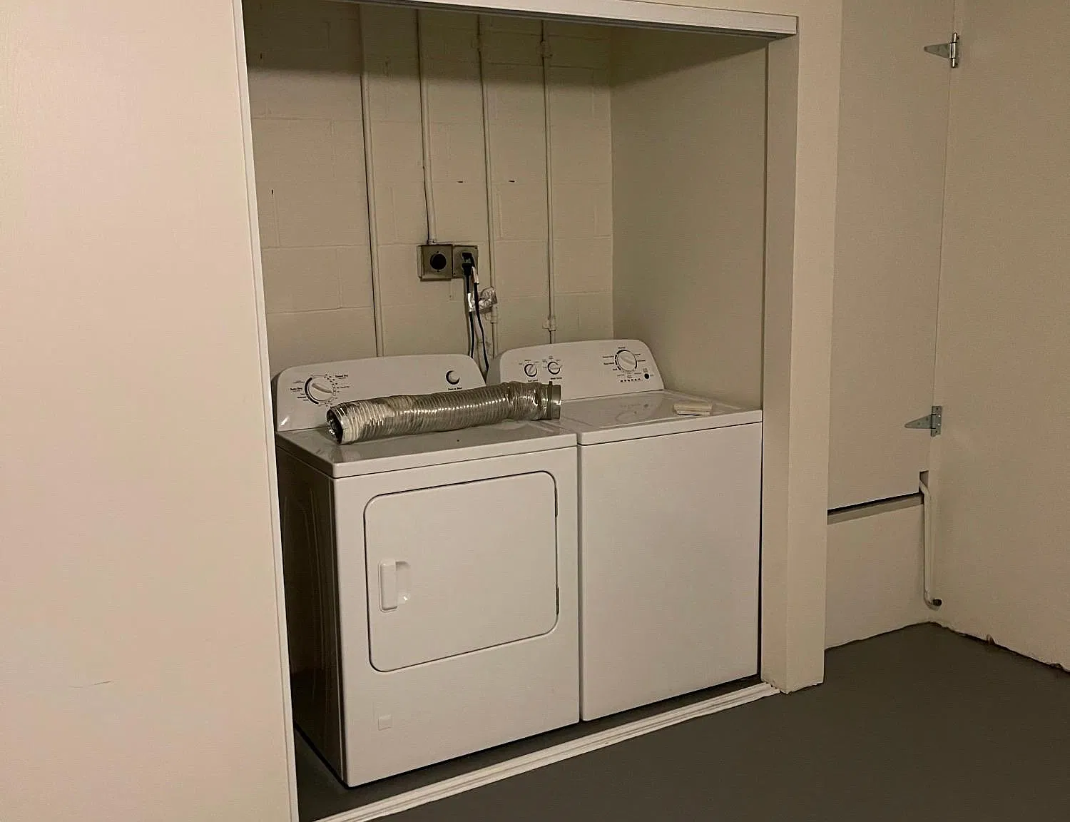 2 bed, 1.5 bath, 1200 sqft, $3,799 — Photo 3