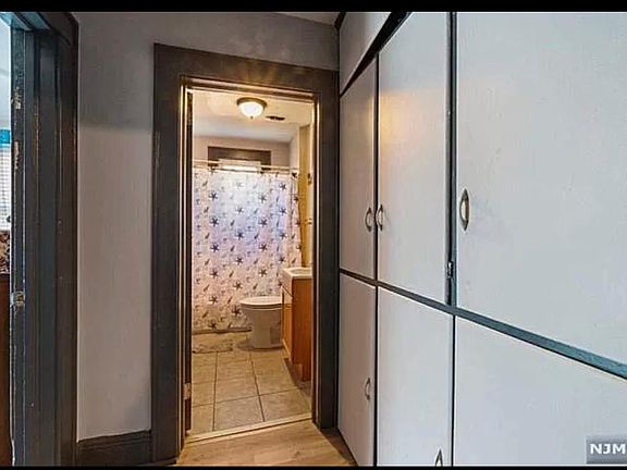 2nd image of 218 N Fullerton Ave Floor 1