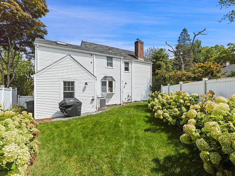 51 Benjamin St — Photo 13