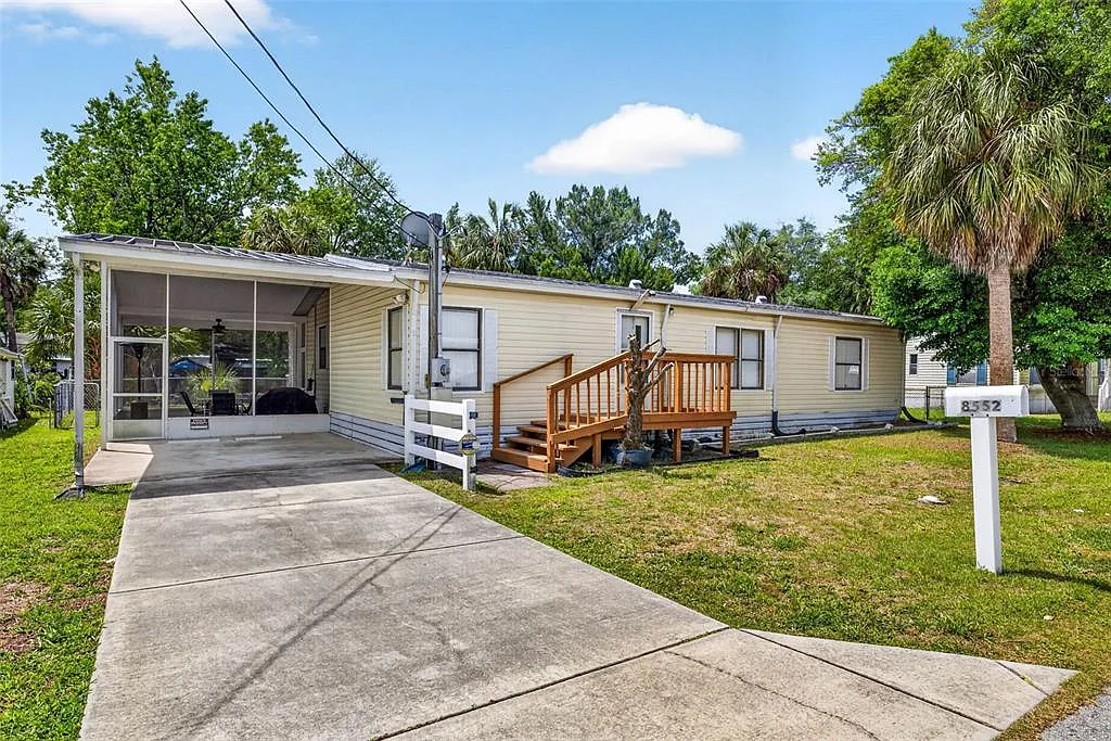 3 bed, 2.0 bath, 1296 sqft, $2,250 — Photo 1