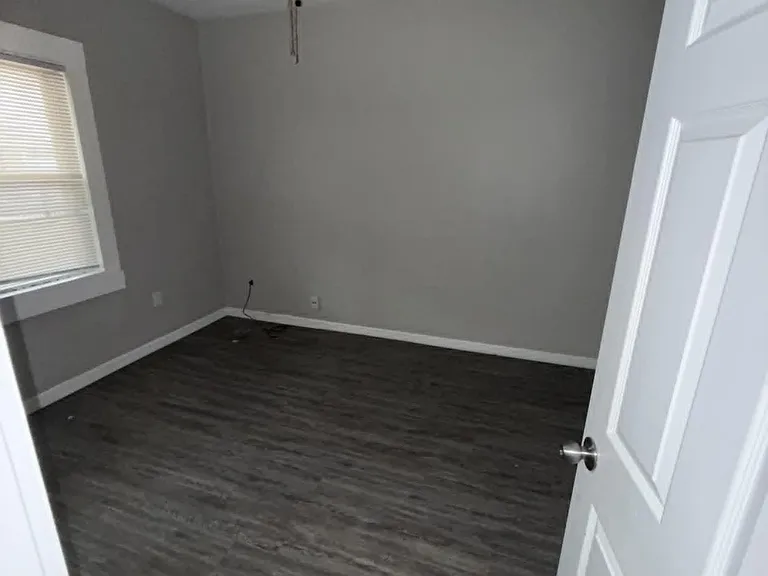 1125 Rowley Ave — Photo 7