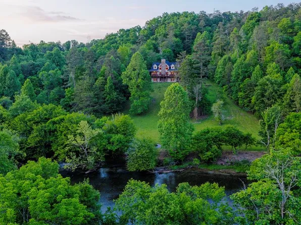 661 Toccoa River Frst, Mineral Bluff, GA 30559