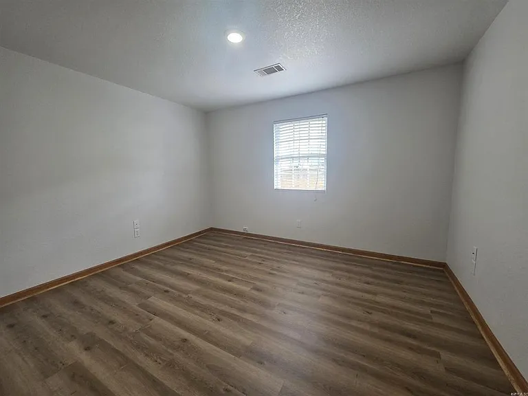 1310 N Main St — Photo 7