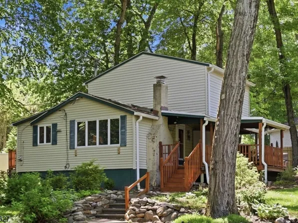 9 Juniper Trl, Kinnelon Boro, NJ 07405