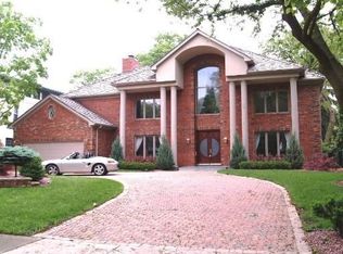 525 Longwood Ave, Glencoe, IL 60022