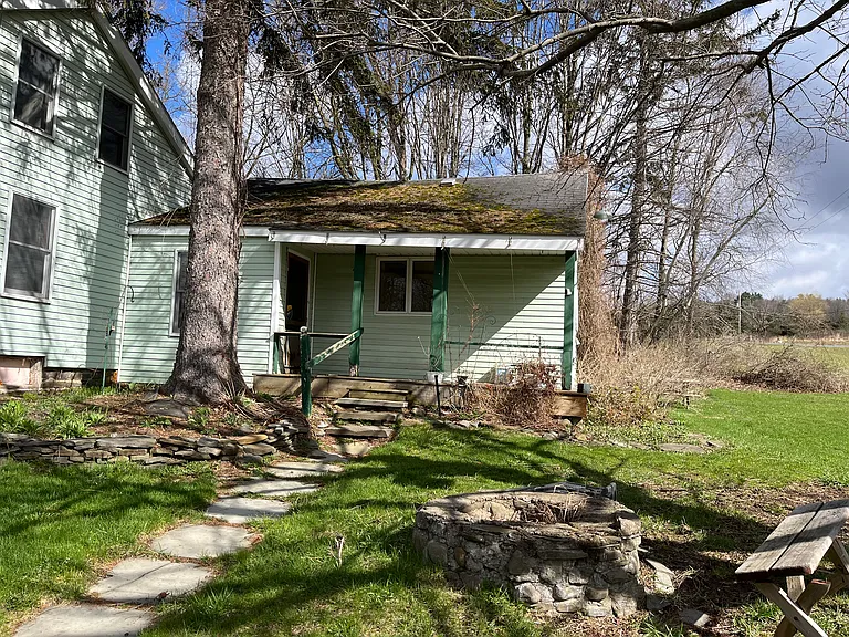 2210 Ellis Hollow Rd — Photo 2