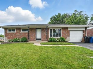 9800 Lakeford Ln, Saint Louis, MO 63123