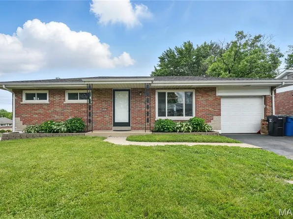 9800 Lakeford Ln, Saint Louis, MO 63123