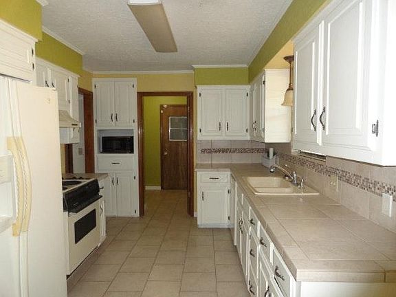 galley kitchen