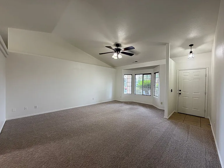 2325 E 350 N — Photo 2