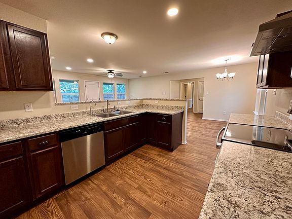 5th image of 105 Driftwood St