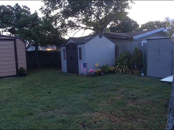 2nd image of 810 Roseanne St